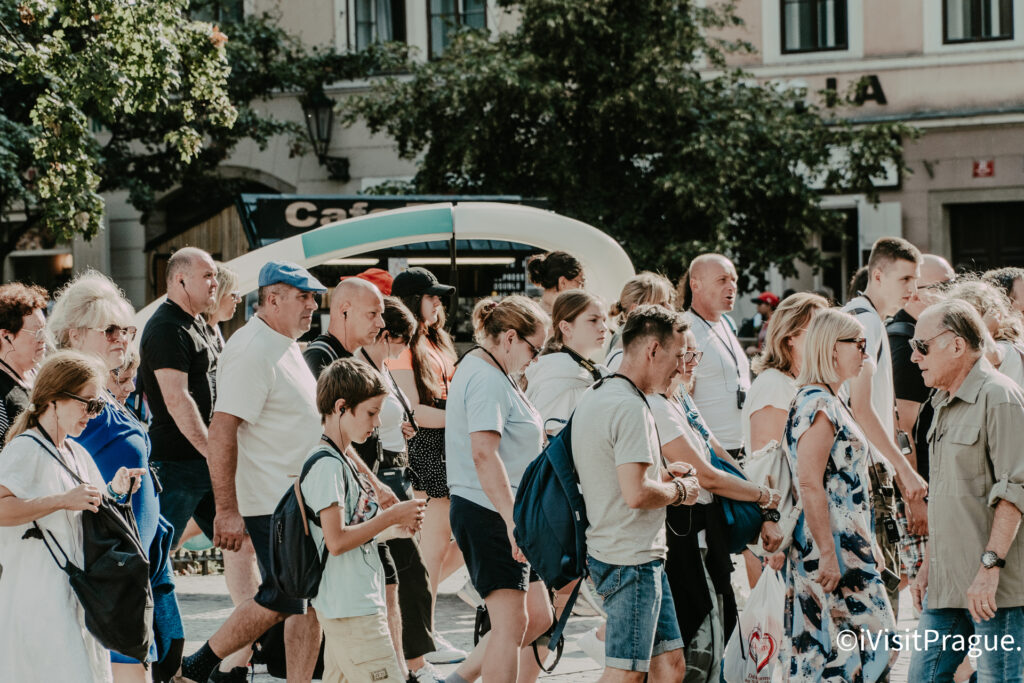 Prague crowd tour